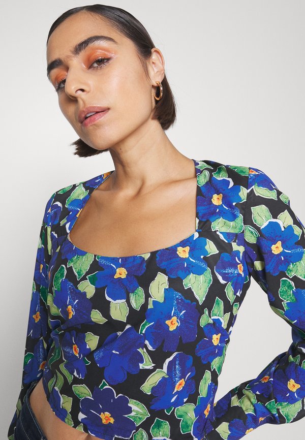 IN THE STYLE TERRIE MCEVOY SQUARE NECK CROP TOP