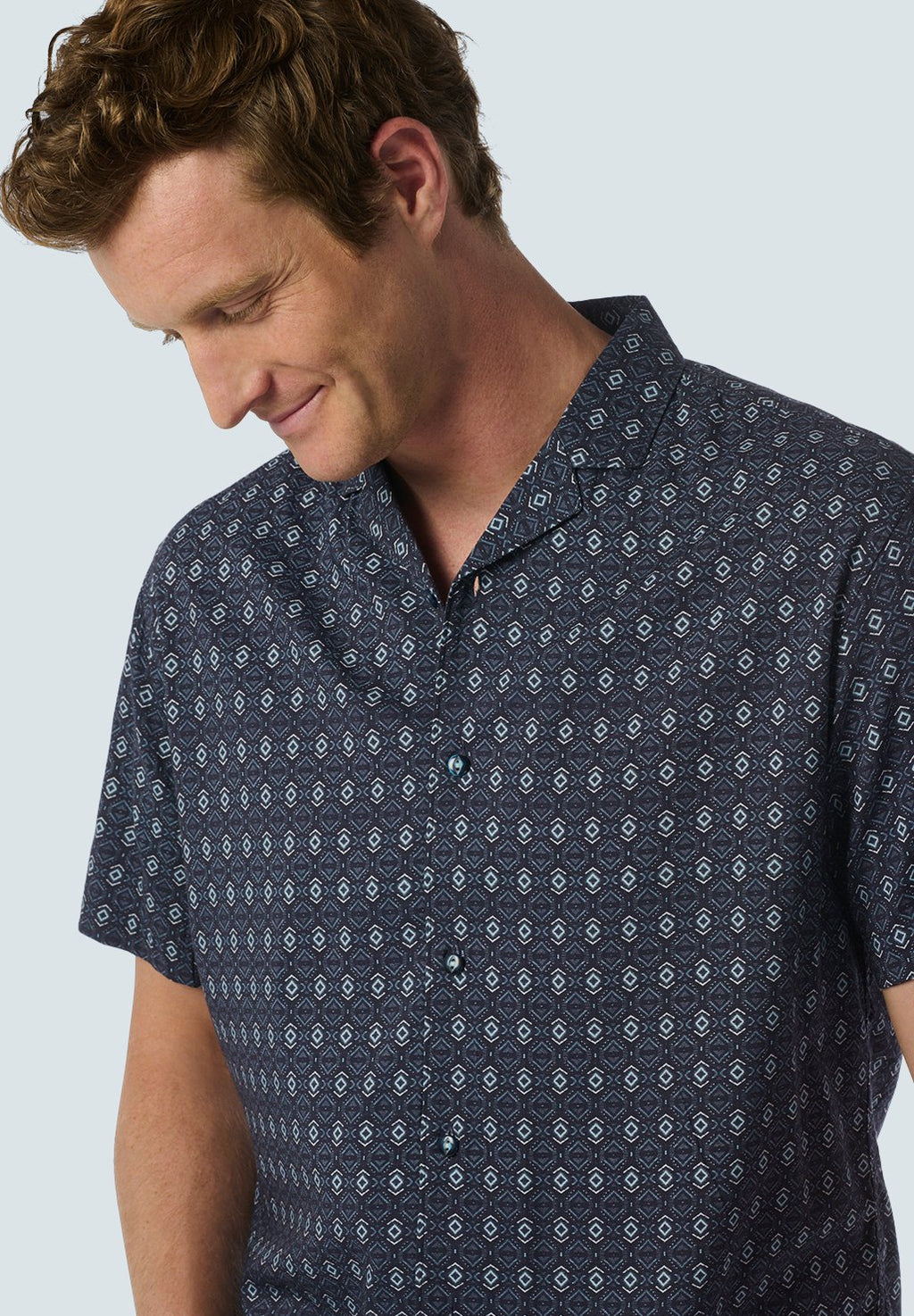 SHORT-SLEEVE WITH RESORT COLLAR AND GRAPHIC PATTERN Media 6