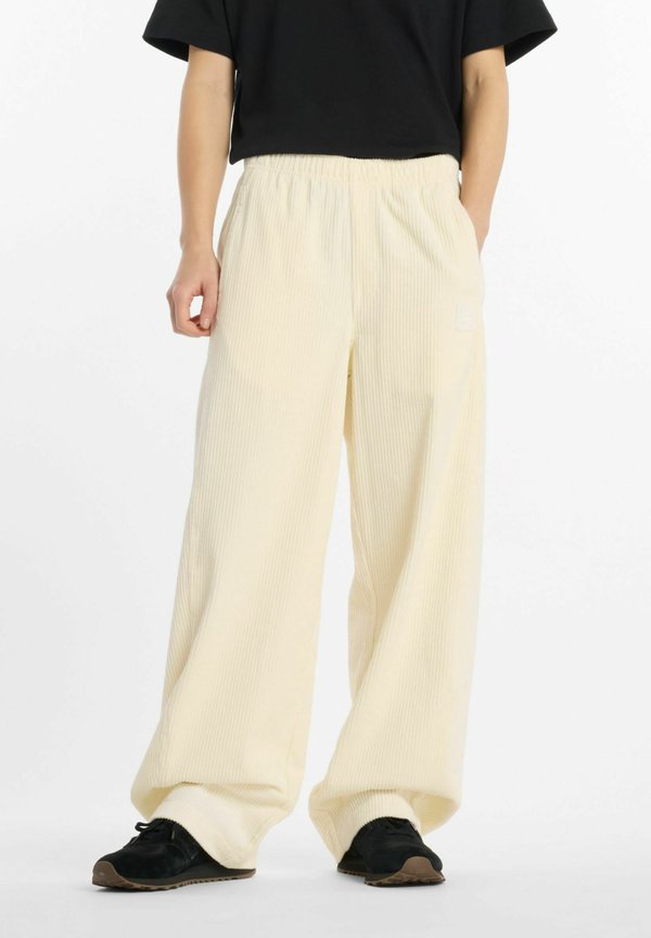 New Balance LNY WOVEN PANT WESTERN FIT - Trousers - angora