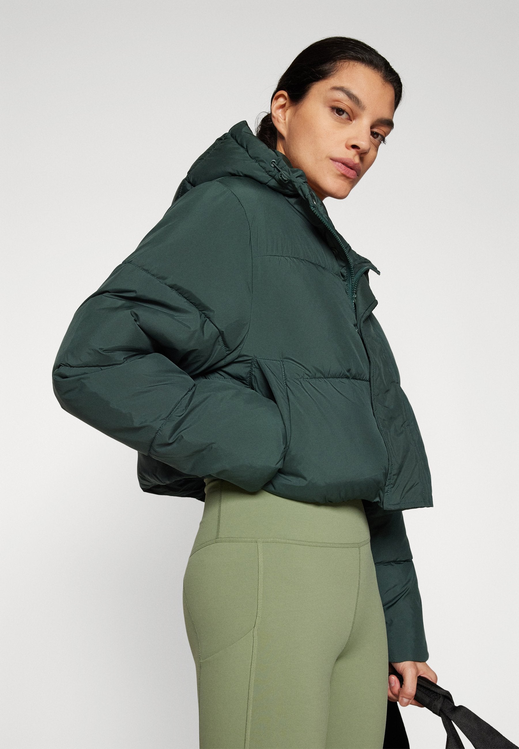 Fabletics ESSENTIAL CROPPED HOODED PUFFER