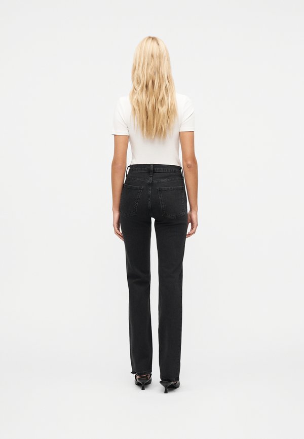 GAP EMBELLISHED