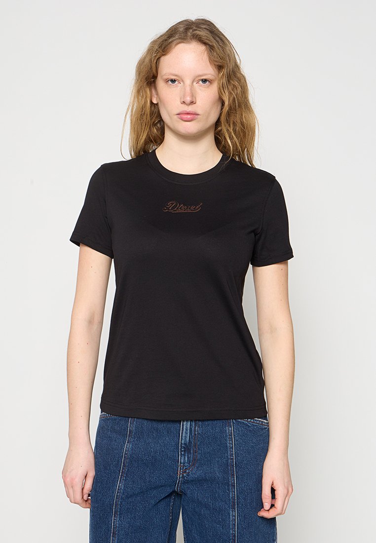 Schwarzes Baumwoll-T-Shirt mit kurzen Ärmeln und Rundhalsausschnitt, mit prägnantem, erhabenem "Diesel"-Logo auf der Brust.