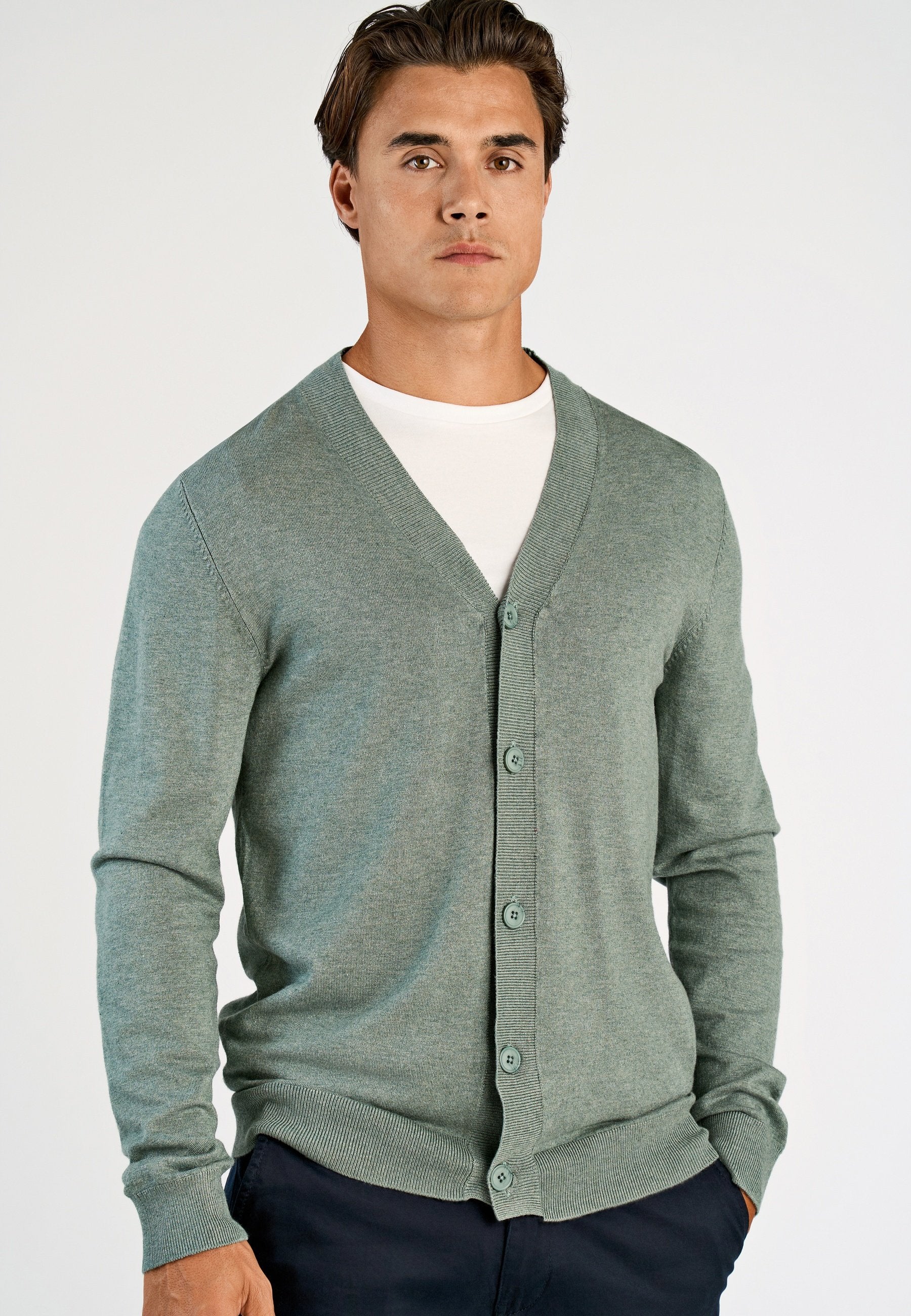 V NECK BUTTON CARDIGAN Media 3