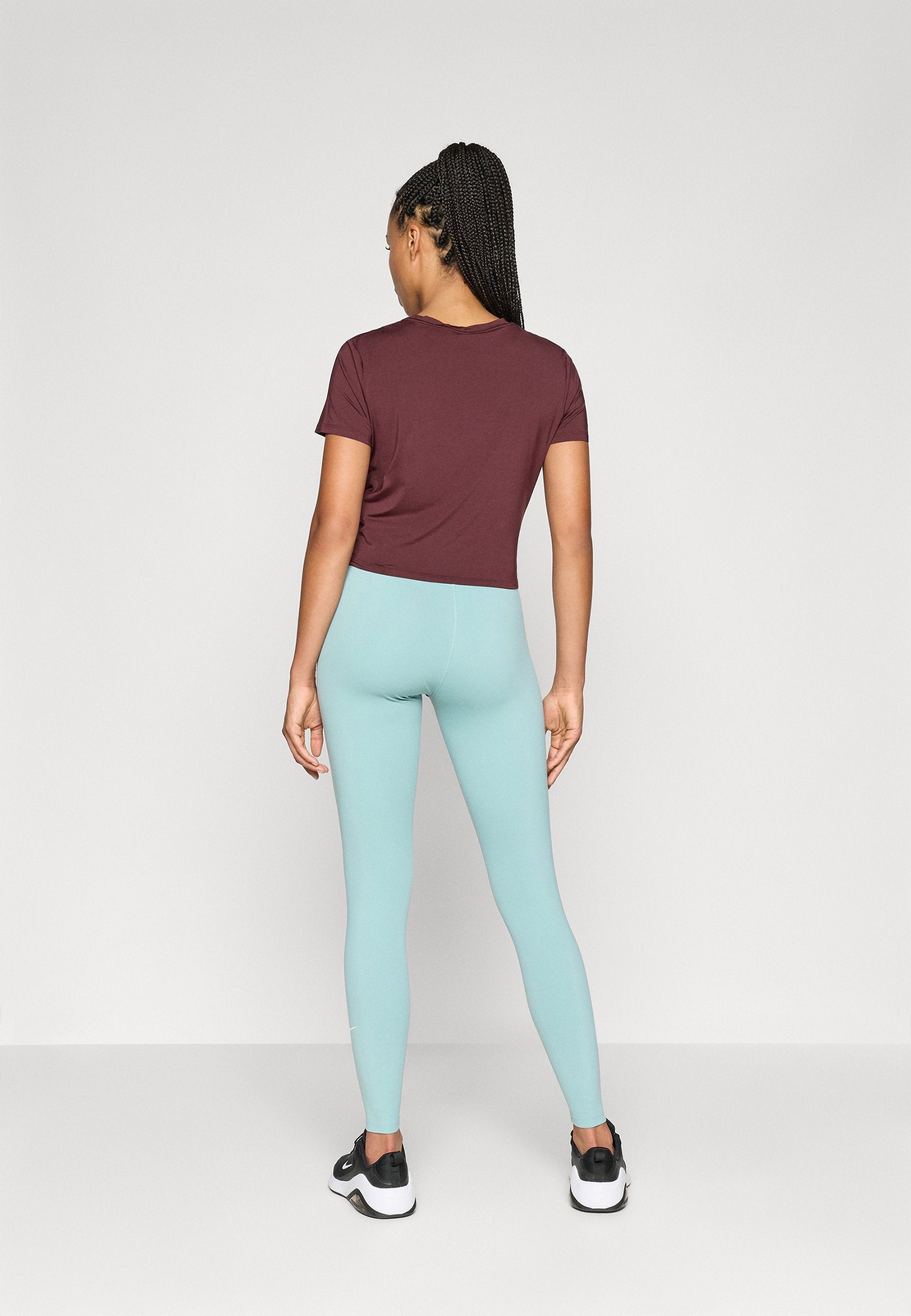 Nike Performance ONE