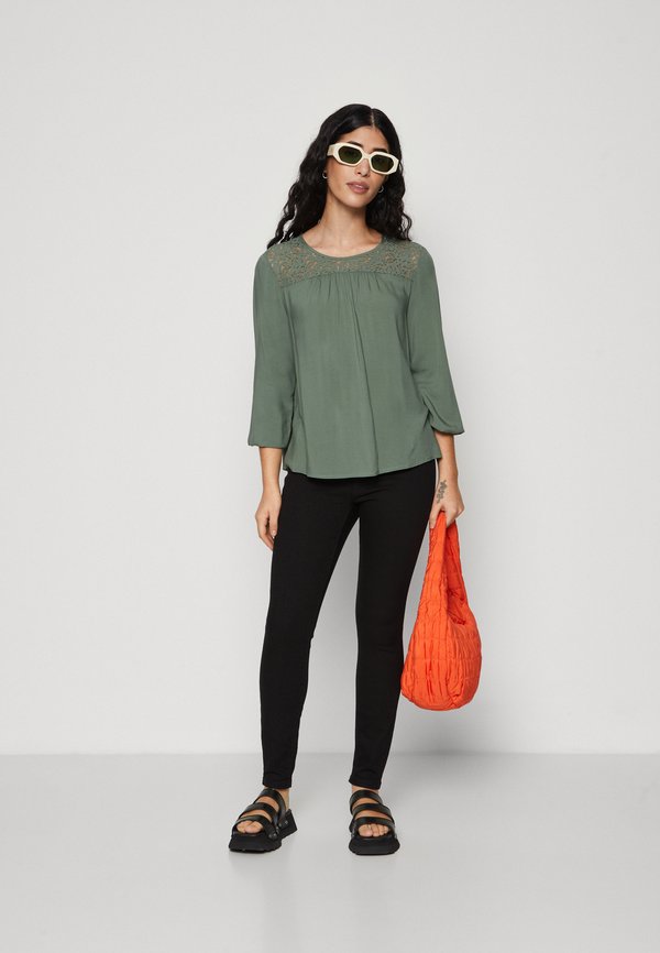 Vero Moda Petite VMLILOU O NECK DETAIL