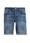 Denimshorts in einem hellblauen Waschung mit leicht verblasster Vorderseite, Fünf-Taschen-Design und hochgekrempelten Säumen. Mit Metallknopf und Reißverschlussverschluss.