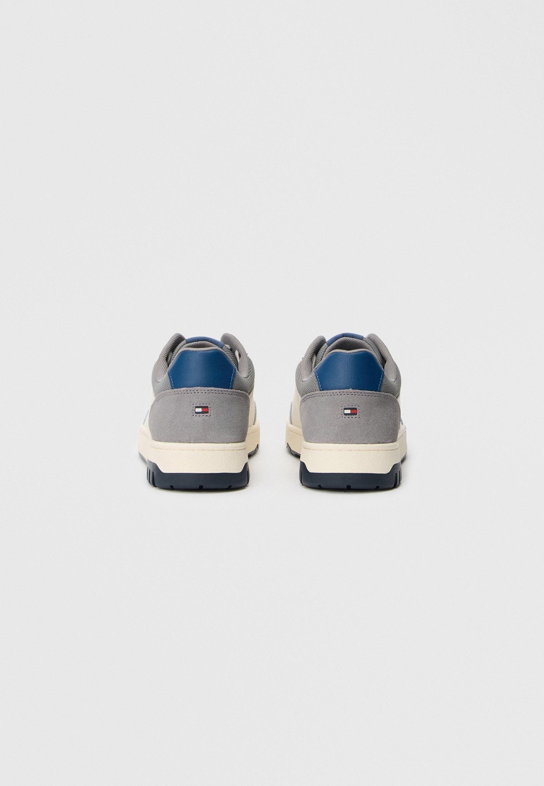 MIXED TEXTURE BASKETBALL TRAINERS WITH LEATHER Media 3