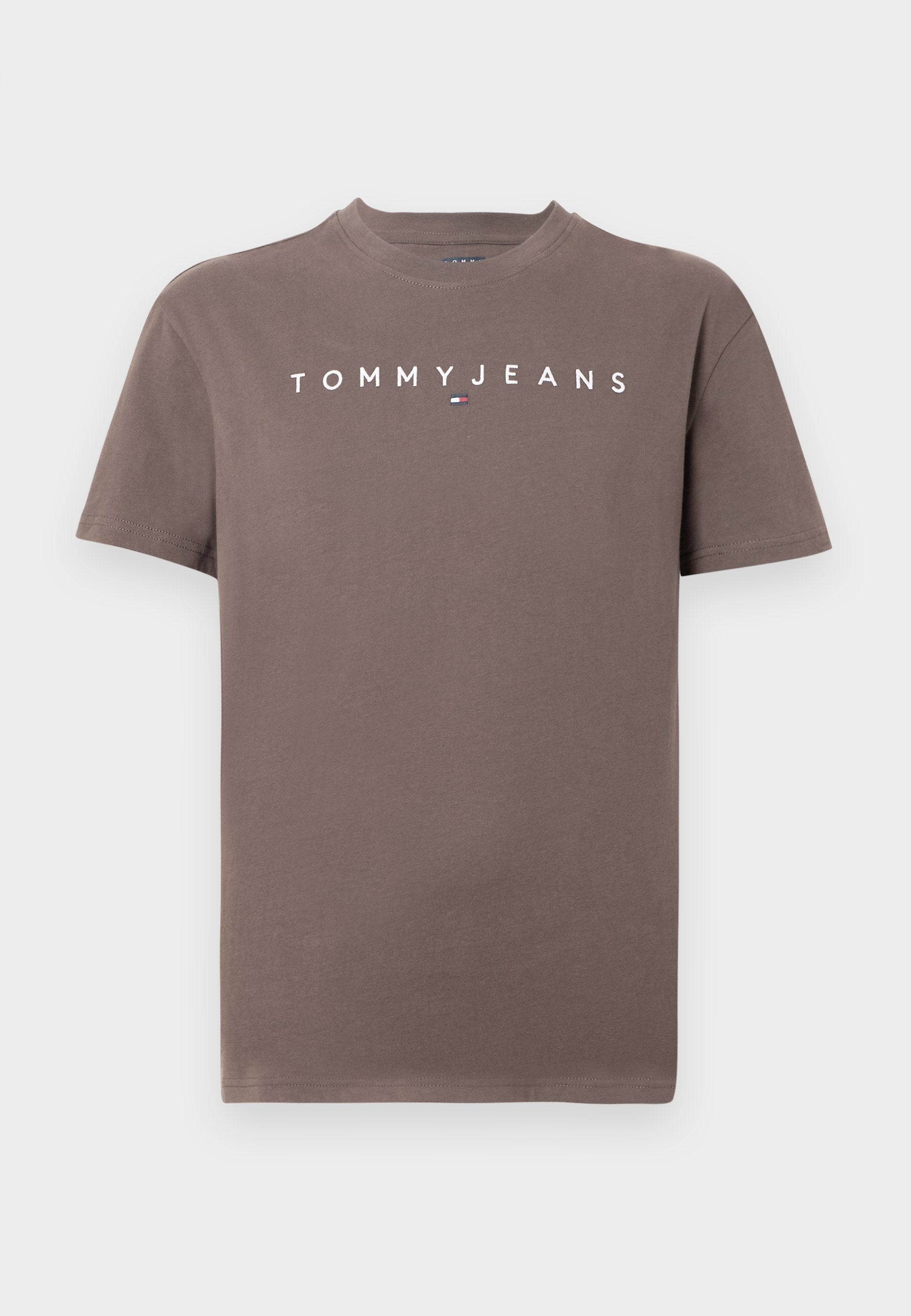 Braunes kurzärmliges T-Shirt aus Baumwolle mit weißem "TOMMY JEANS"-Logo auf der Brust, Rundhalsausschnitt und regulärer Passform.