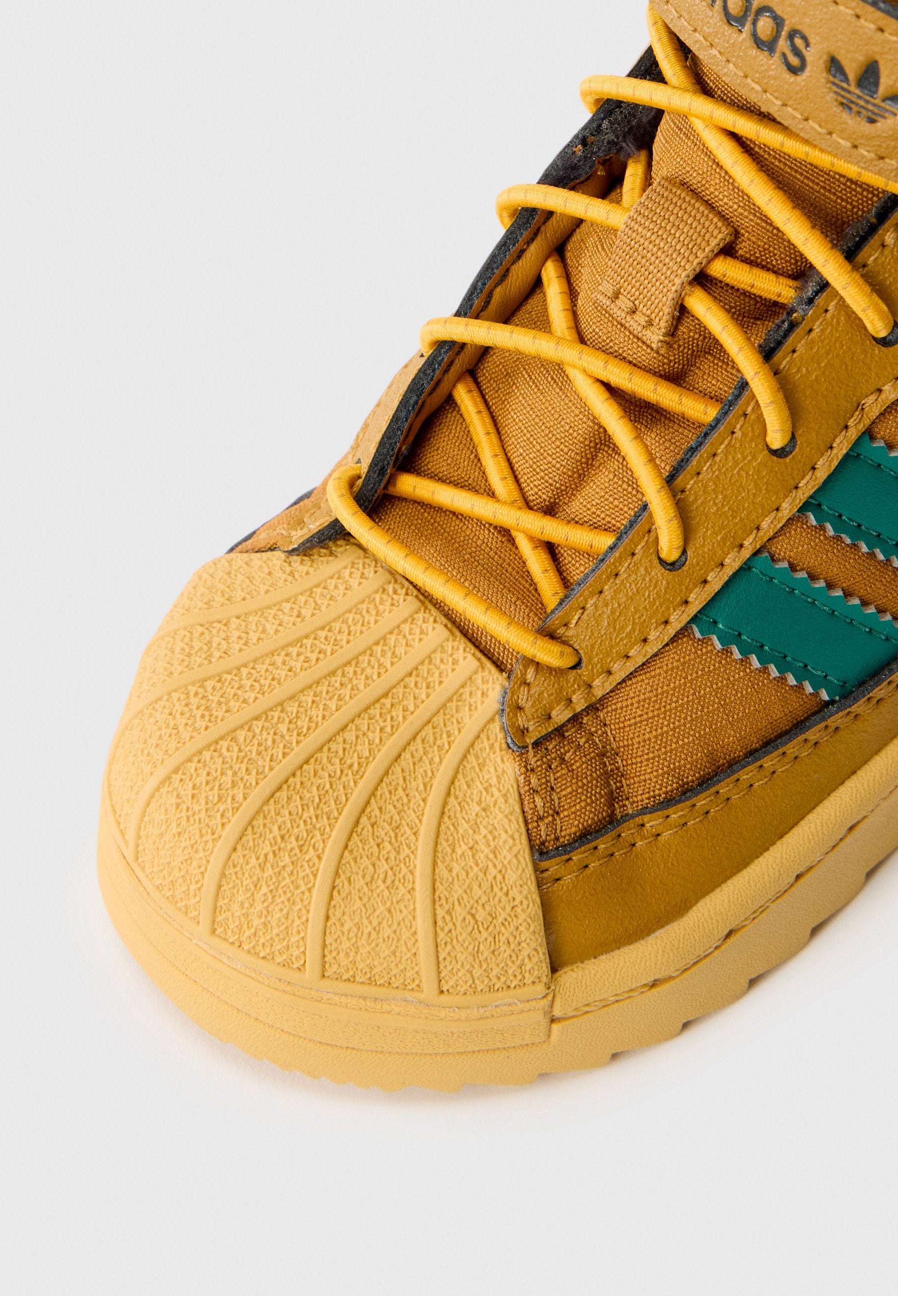SUPERSTAR TREK UNISEX Media 5