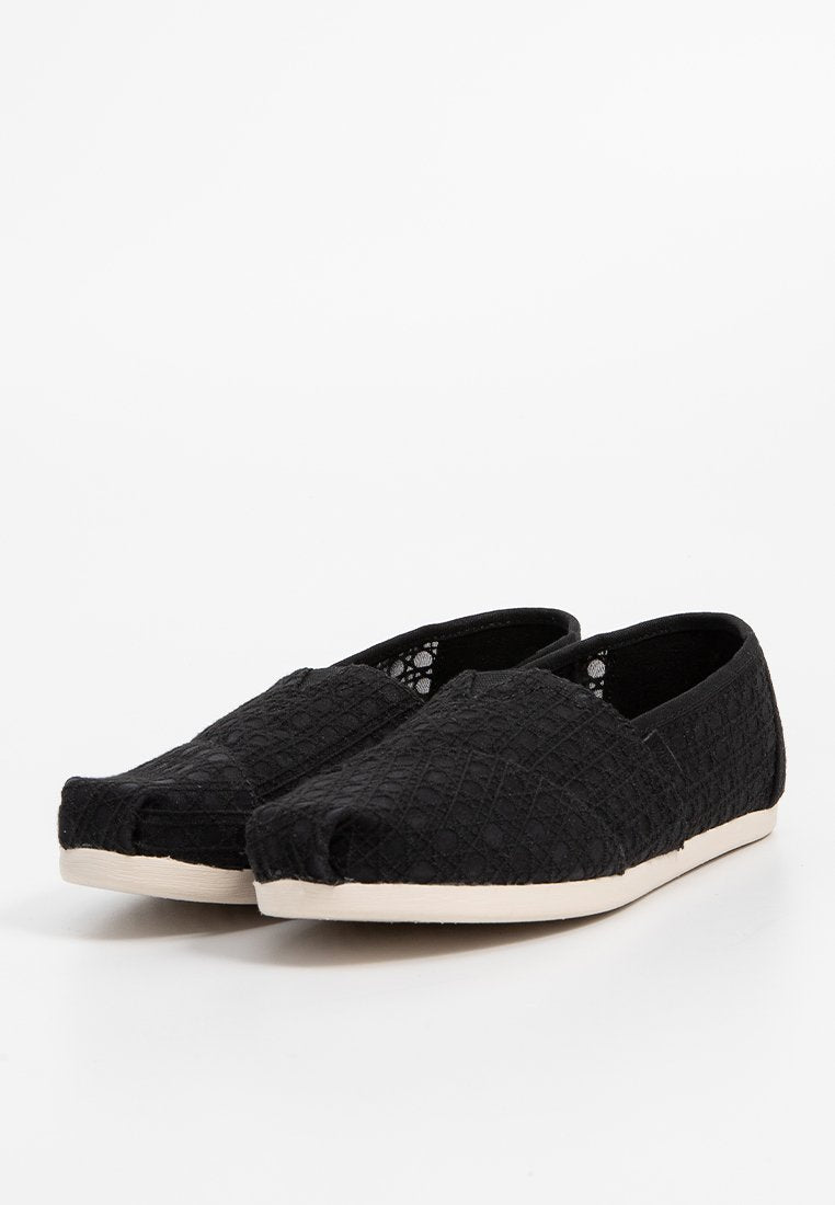 TOMS BASKET