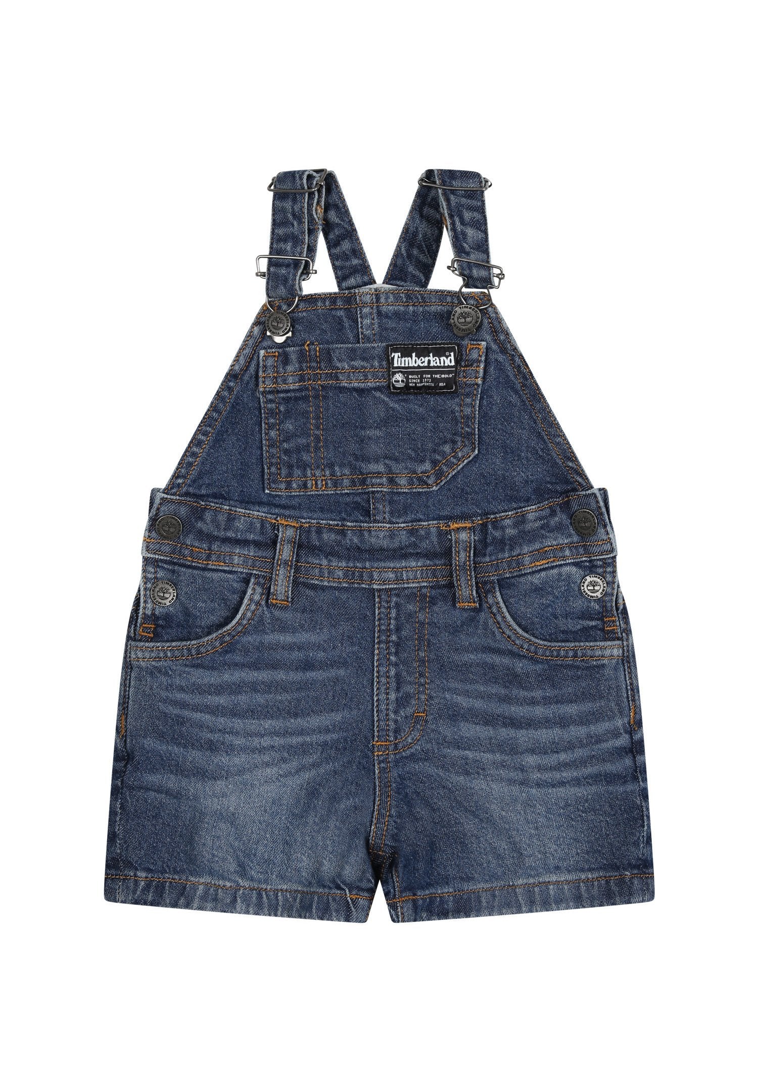 Dunkelblaue Jeanslatzhosen mit verstellbaren Trägern, einer Vordertasche, zwei Seitentaschen und orangefarbenen Nähten. Mit Timberland-Logo-Tag.