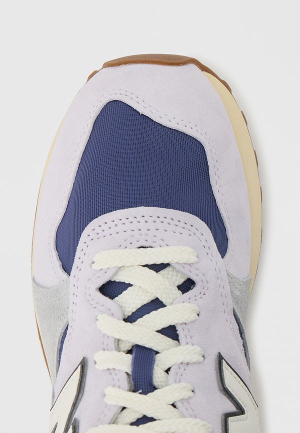 New Balance 475