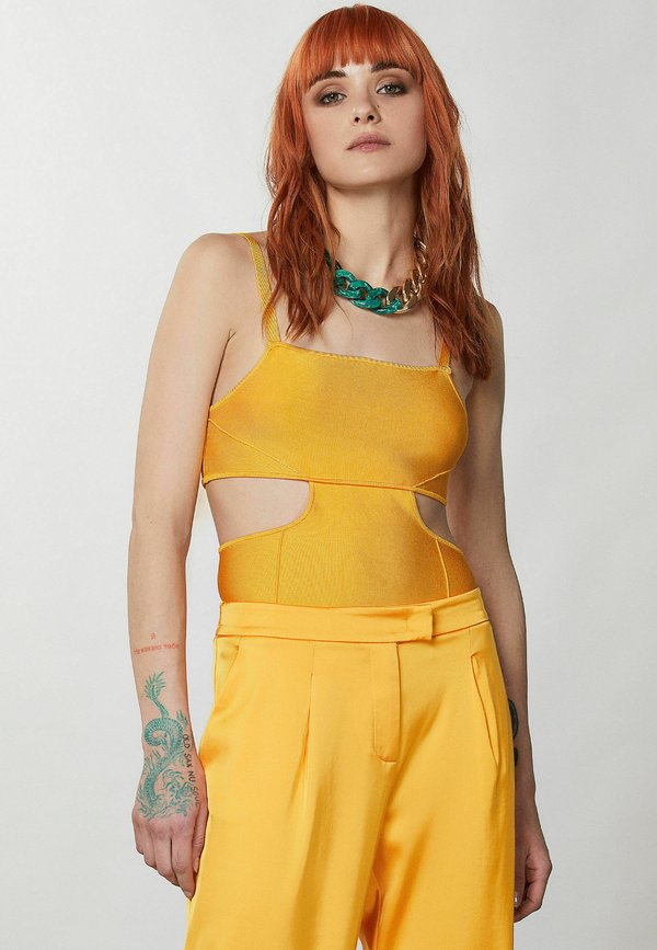 Patrizia Pepe CUT OUT