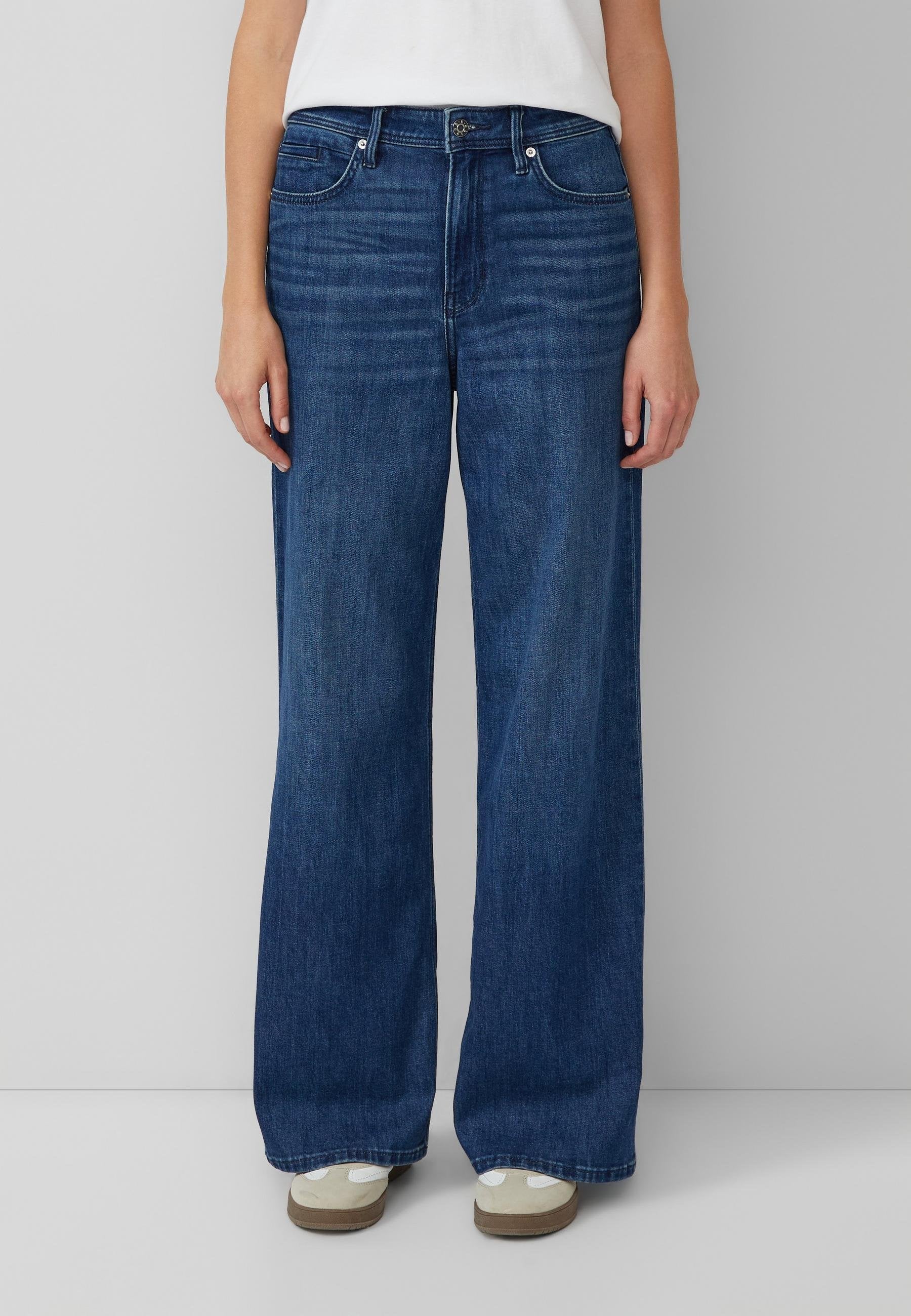 s.Oliver Flared Jeans Media 2