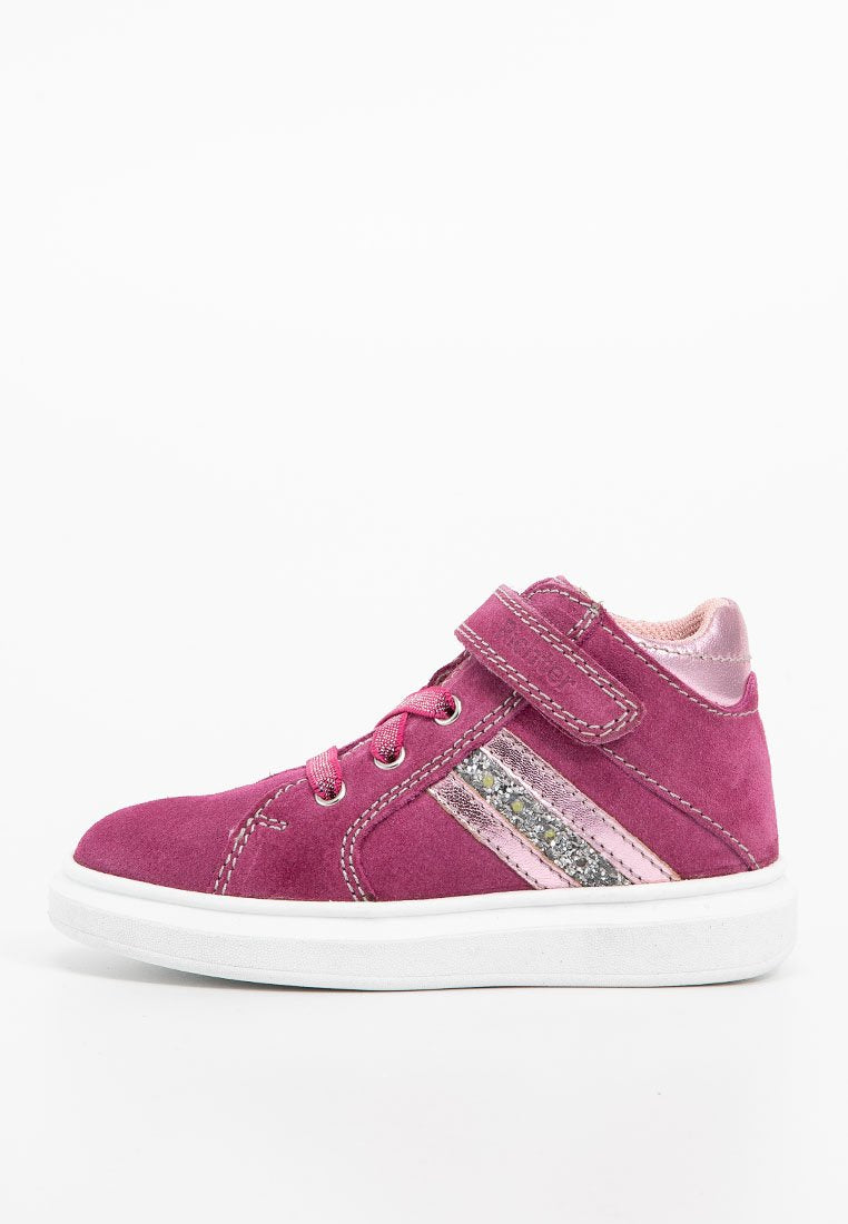 Rosa Wildleder-Hochtop-Sneaker mit weißer Gummisohle, mit rosa und glitzernd silbernen Streifenakzenten und Velcro-Verschluss.