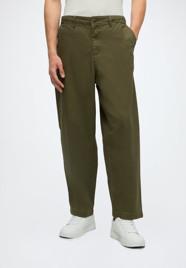 Jack & Jones JPSTEVAN ELVARO JOGGER - Trousers - ivy green