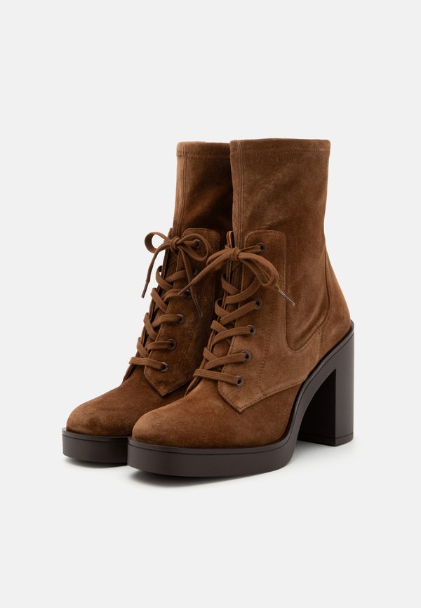 Stuart Weitzman EVERITT BOOTIE