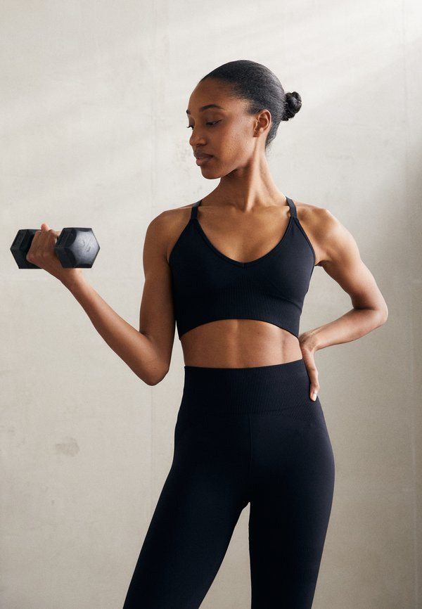 Stronger SEAMLESS V NECK BRA