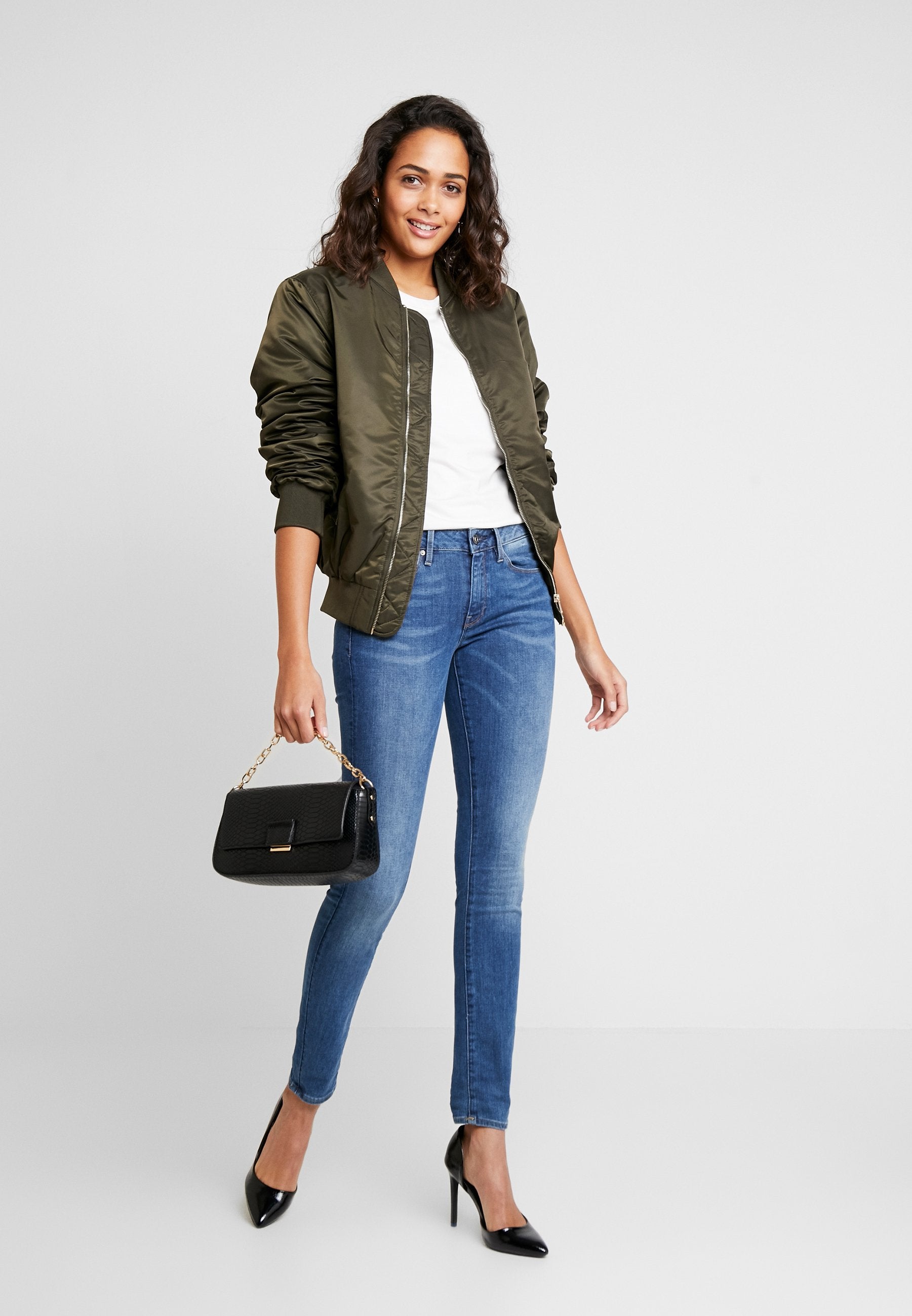 3301 MID SKINNY WMN Media 2