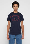 Navyblaues Baumwoll-T-Shirt mit auffälligem roten "DIESEL"-Schriftzug auf der Brust. Rundhalsausschnitt und kurze Ärmel. Lässiger Schnitt.