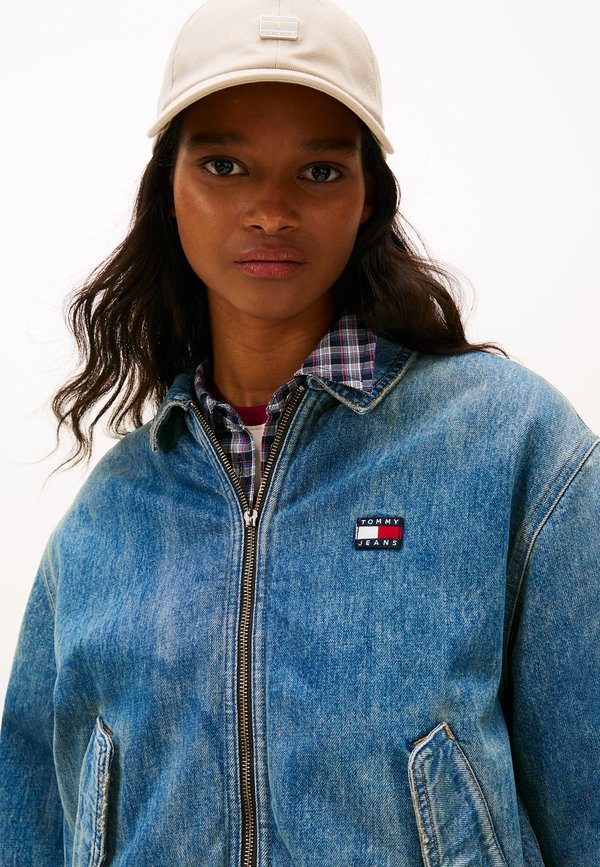 Tommy Jeans RELAXED PADDED DENIM HARRINGTON JACKET