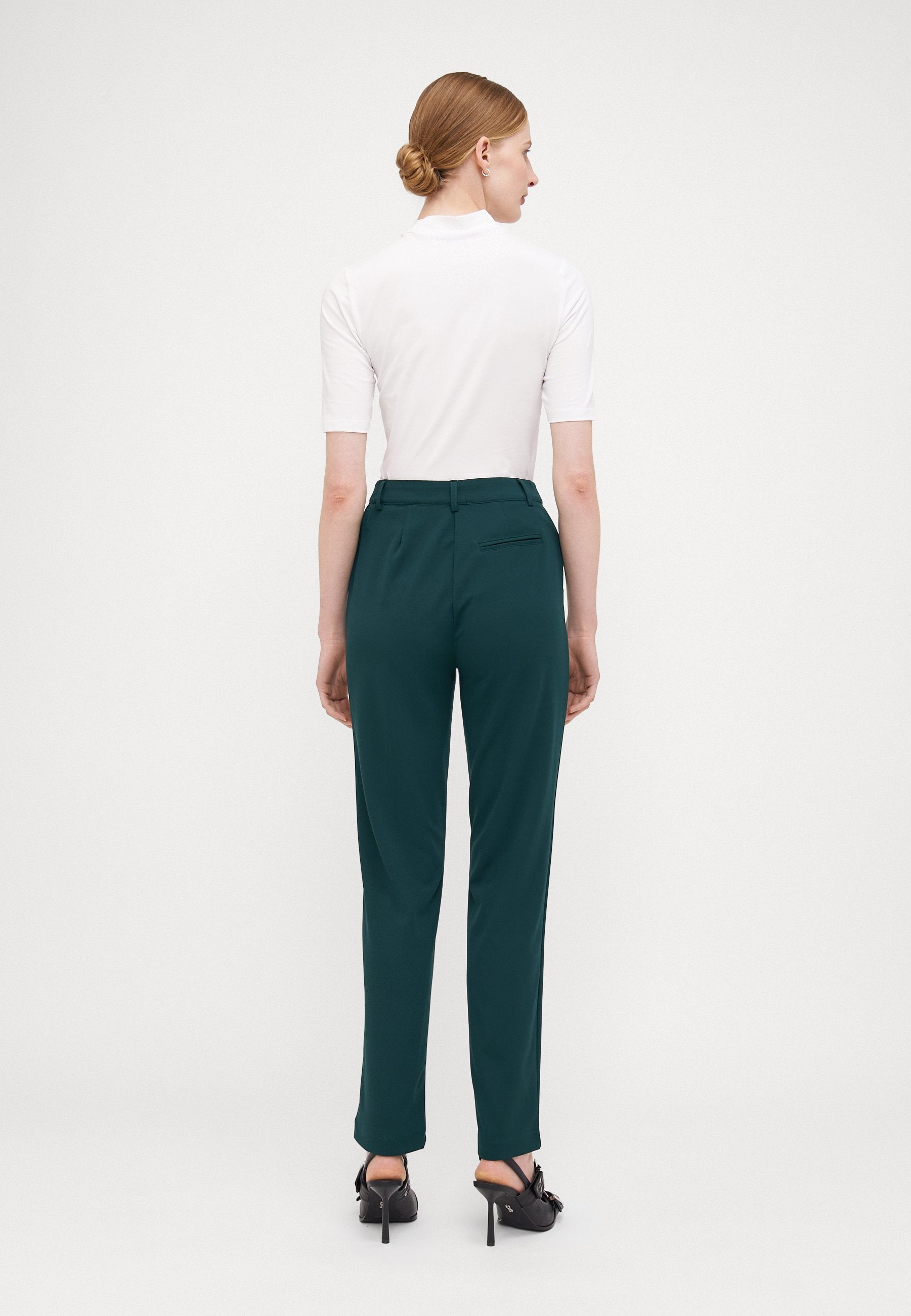 Anna Field Tall