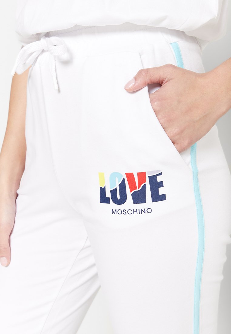 Love Moschino