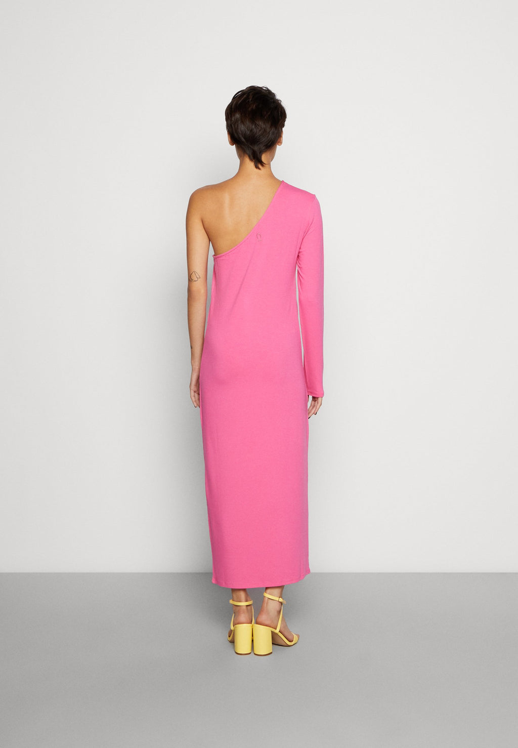 NU-IN  ASYMMETRICAL SLEEVE MIDI DRESS