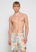 Herren-Badehosen in Hellgelb mit floralem Muster, das blaue Blätter und pinke Blumen zeigt. Aus leichtem Stoff mit elastischem Bund gefertigt.