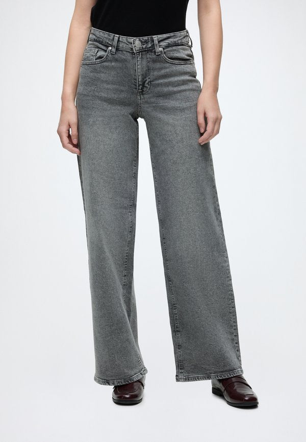 Vero Moda VMSANDIE-STRETCH WIDE - Relaxed fit jeans - light grey denim