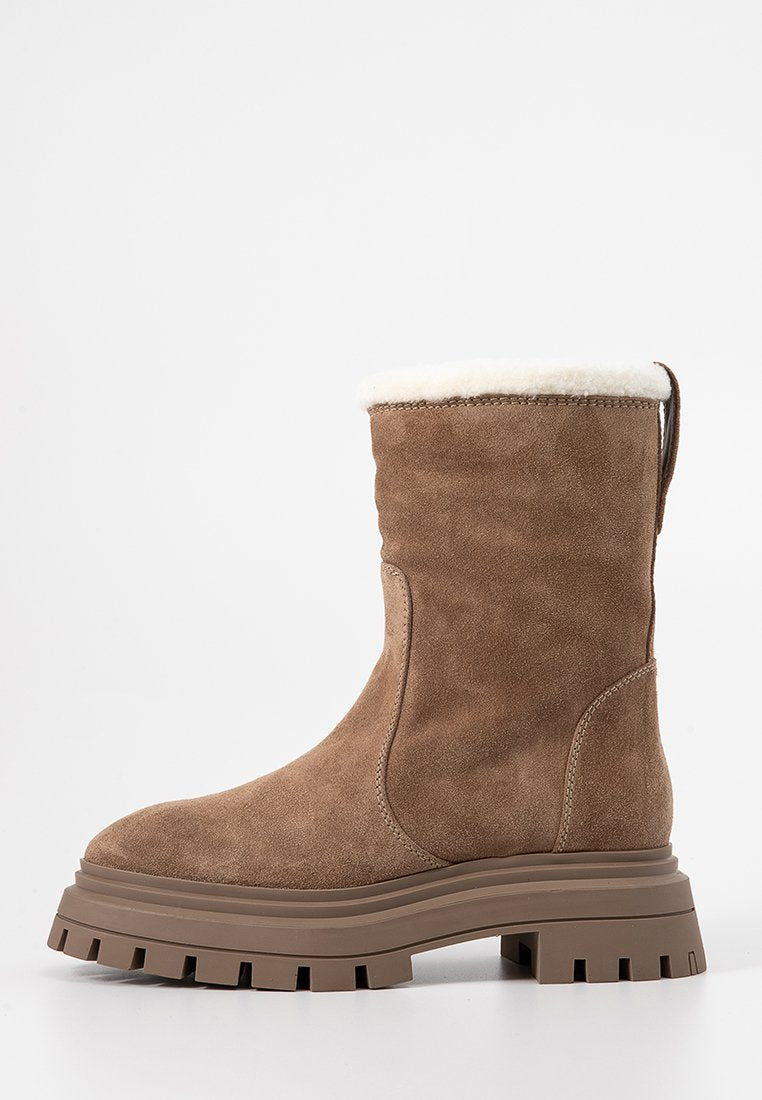 Stuart Weitzman BEDFRD CHILL MOTO