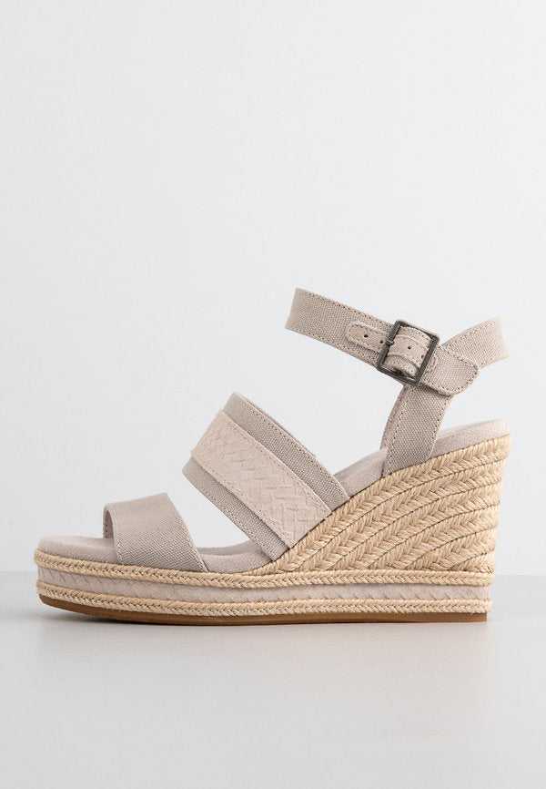 TOMS MADELYN