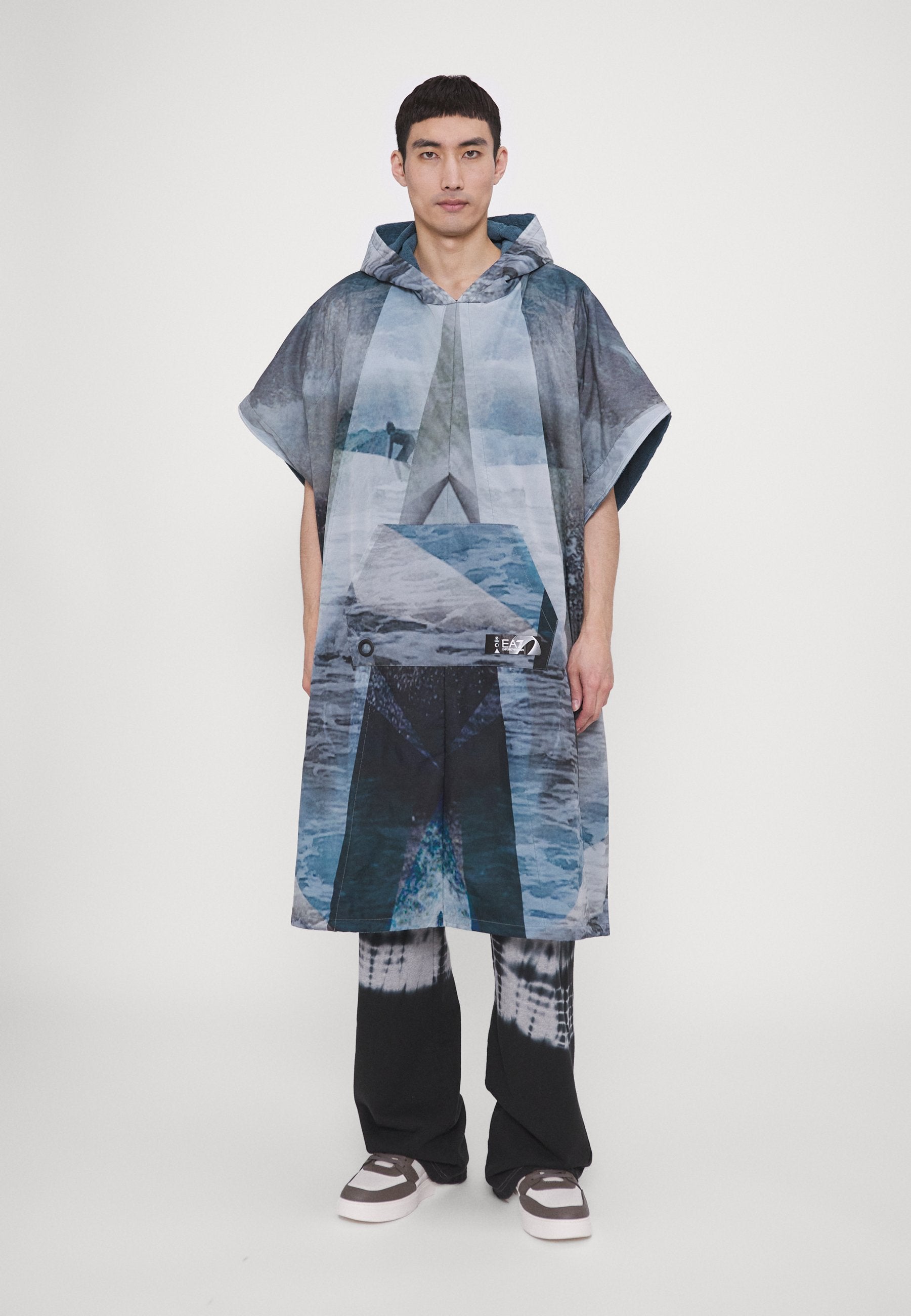 CAPE OVERCOAT Media 2