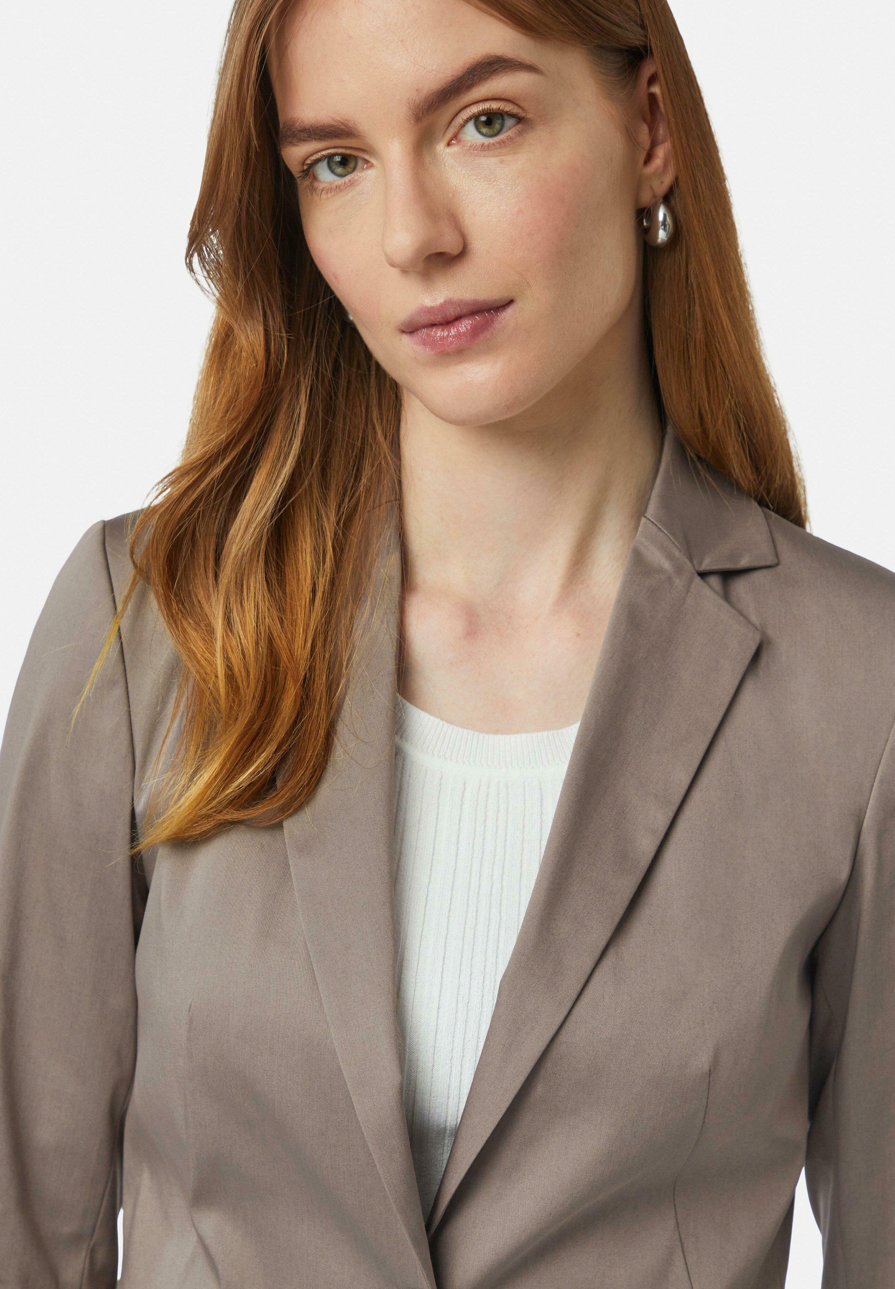 comma Blazer Media 5