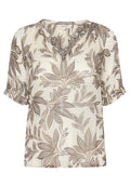 Hellbeige Bluse mit kurzen Ärmeln und V-Ausschnitt. Sie hat ein botanisches Muster in Braun und Gold und besteht aus einem leicht strukturierten Stoff.