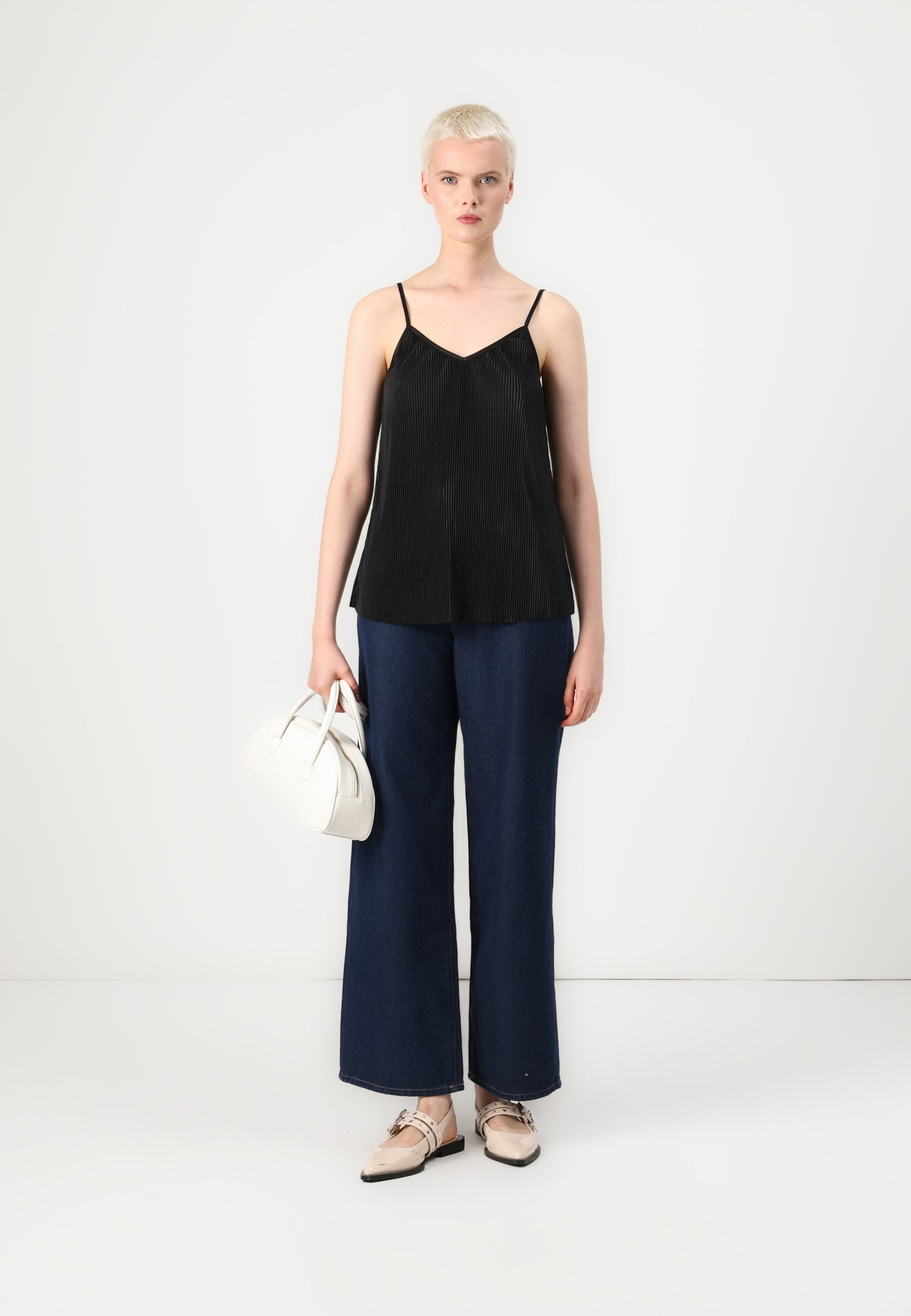 Wide-fit ONLHOPE High waist Wide Leg Fit Media 2