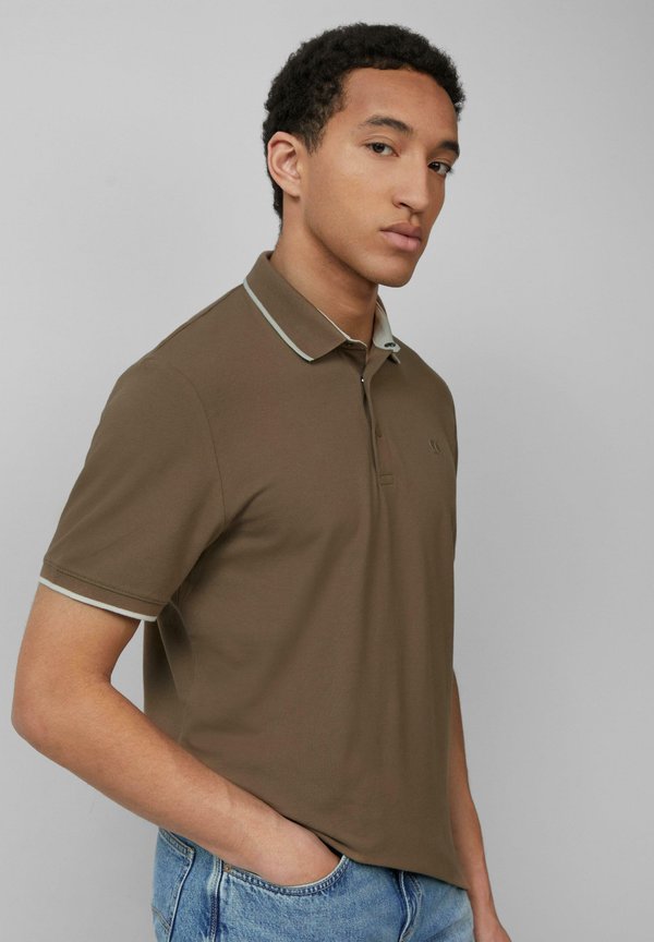 s.Oliver SPORTIVES - MIT KONTRAST-DETAILS - Polo shirt - braun