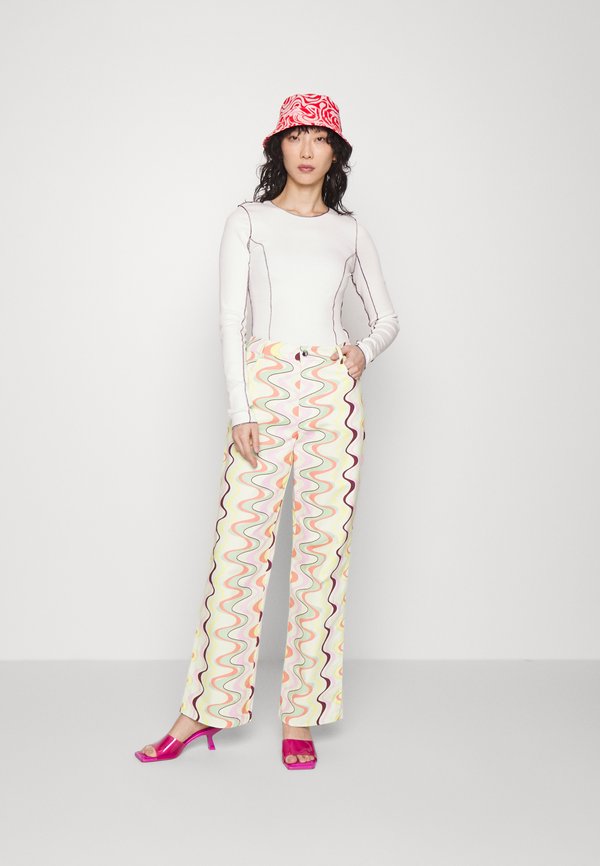 Résumé LILLYRS PANTS