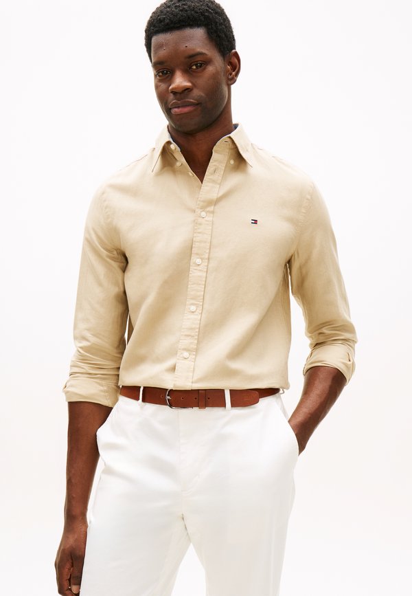 Tommy Hilfiger REGULAR FIT LINEN BLEND BUTTON-DOWN SHIRT - Shirt - sandalwood