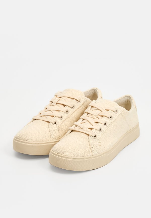 TOMS KAMERON