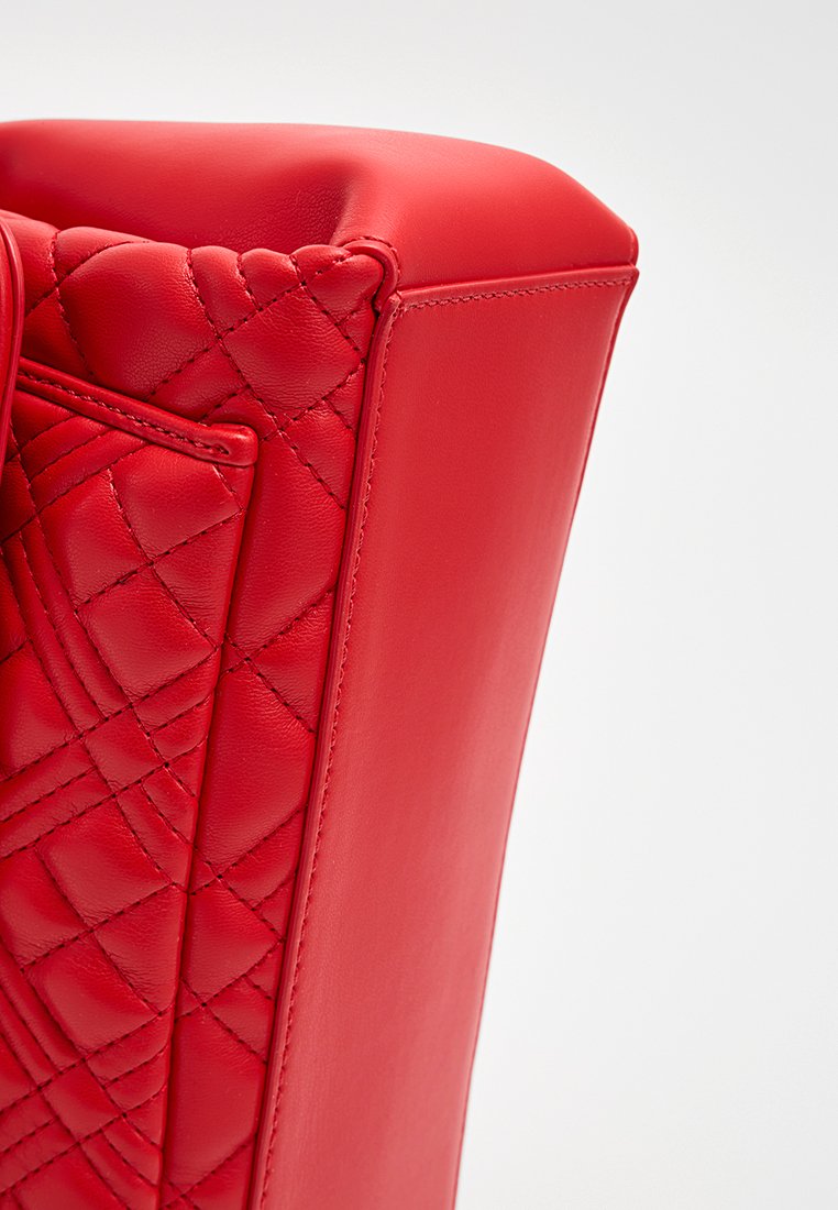 Love Moschino