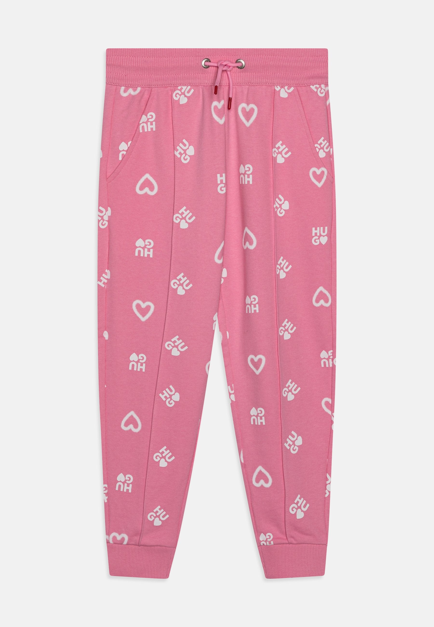 Rosa Sweatpants mit weißem Text und Herzmustern. Mit einem Kordelzugbund und seitlichen Taschen. Hergestellt aus weichem, bequemen Material.