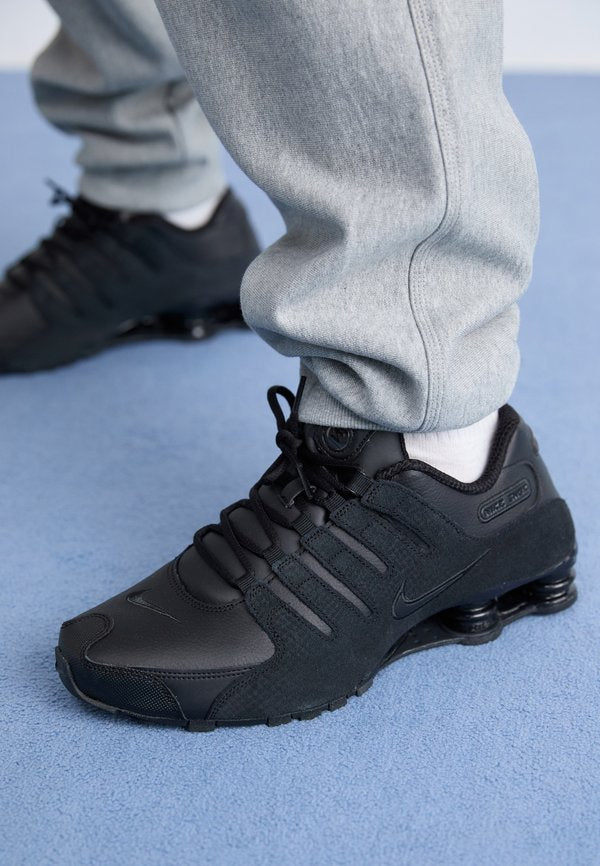 Nike Sportswear SHOX NZ - Trainers - black