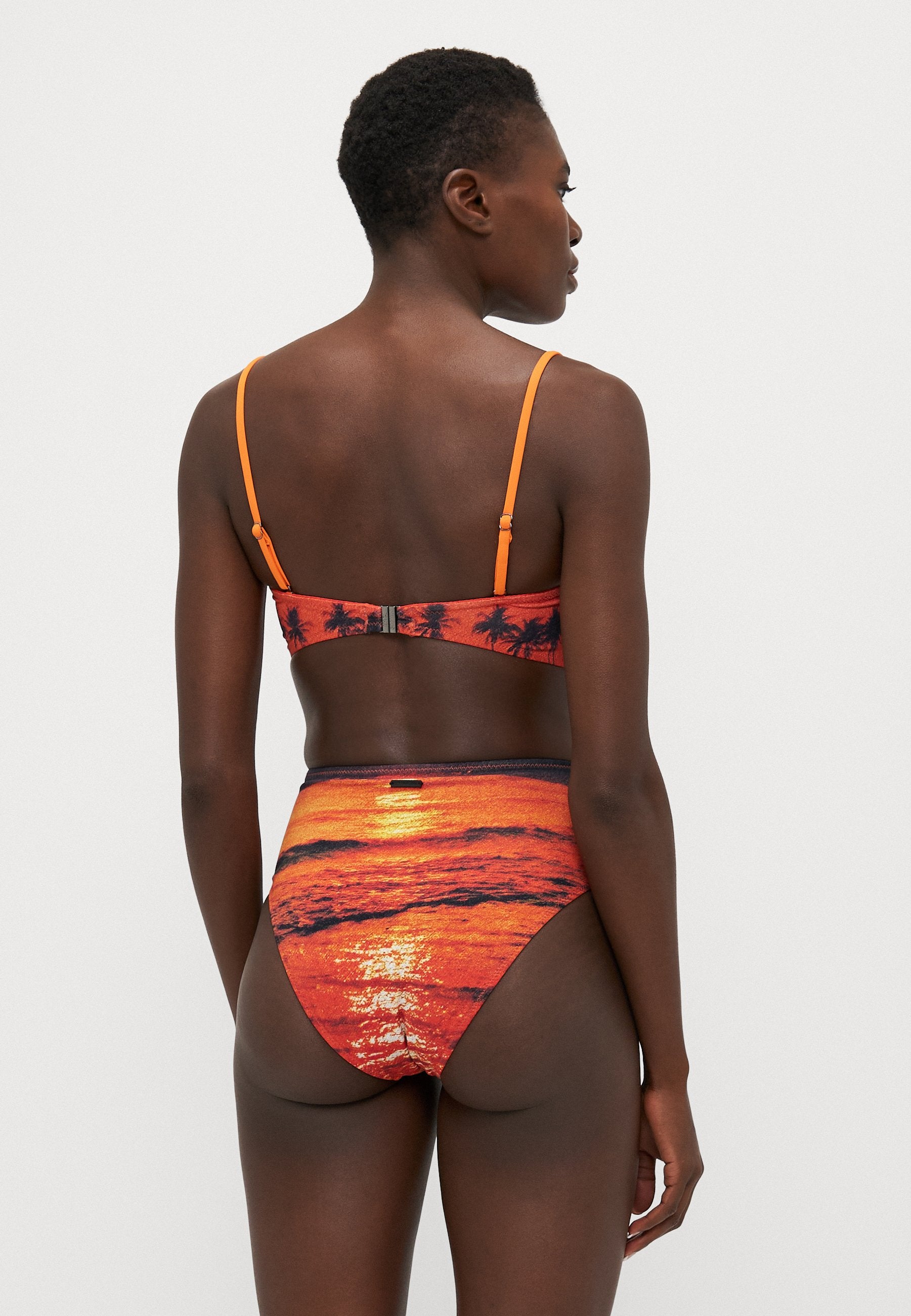 It's Now Cool THE TWIST BANDEAU