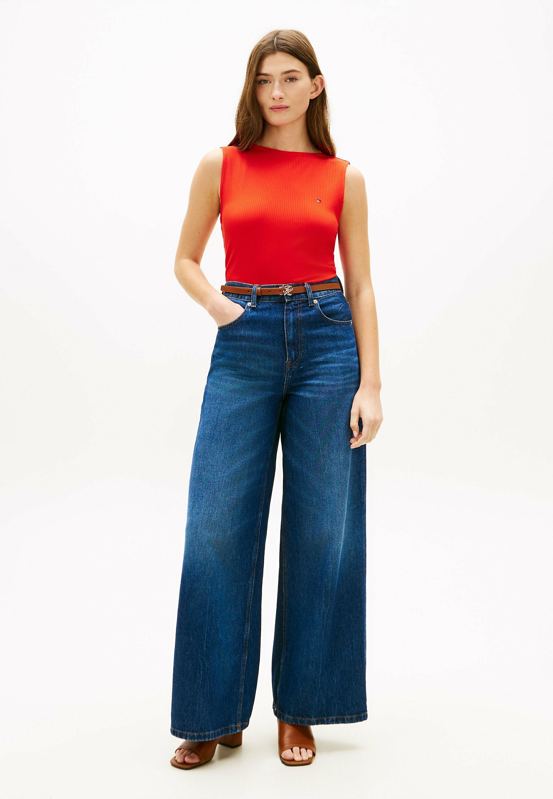 SLIM BOAT NECK  Media 2