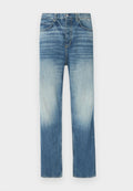 Hellblaue Denim-Jeans mit verwaschenem Finish, geradem Schnitt, Fünf-Taschen-Design und Knopfverschluss am Bund.