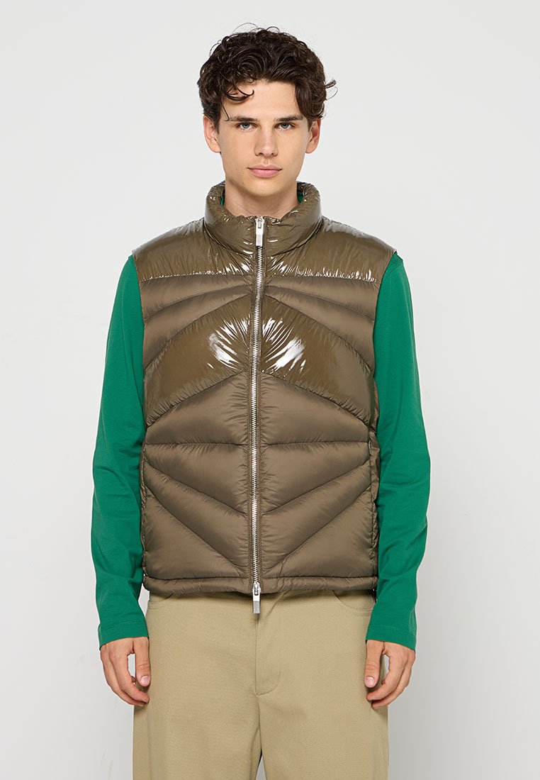 Armani Exchange Weste Media 1
