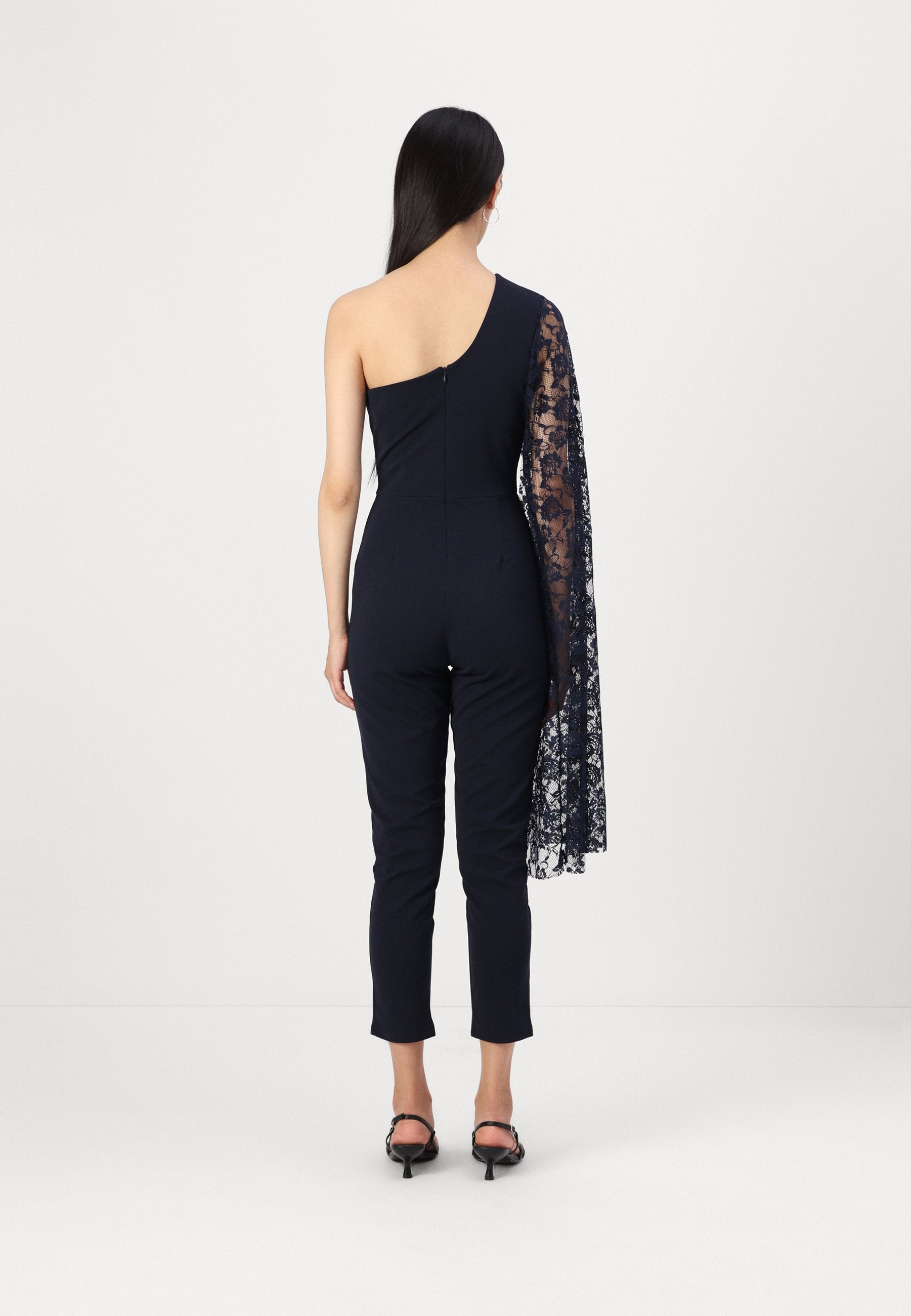 WAL G. CHELSEA LACE SLEEVE
