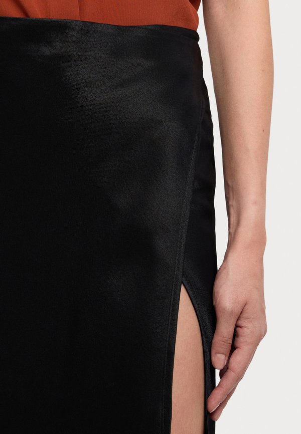 Materiel WIDE SLIT MAXI SKIRT