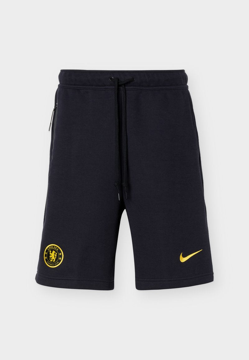 Schwarze athletische Shorts mit verstellbarem Kordelzug in der Taille, Chelsea FC-Logo am linken Bein und gelbem Nike-Swoosh am rechten Bein.